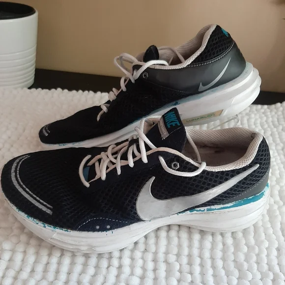 Nike - Picture 4 of 6